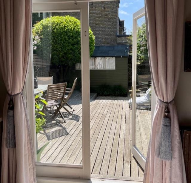 Double bedroom Homestay near Portobello Vacation rental in London
