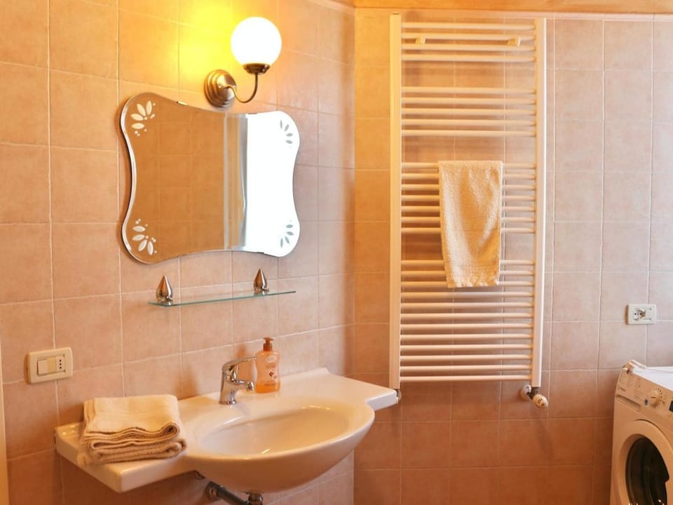 Cozy Haven Apartment Apartment in Sirmione