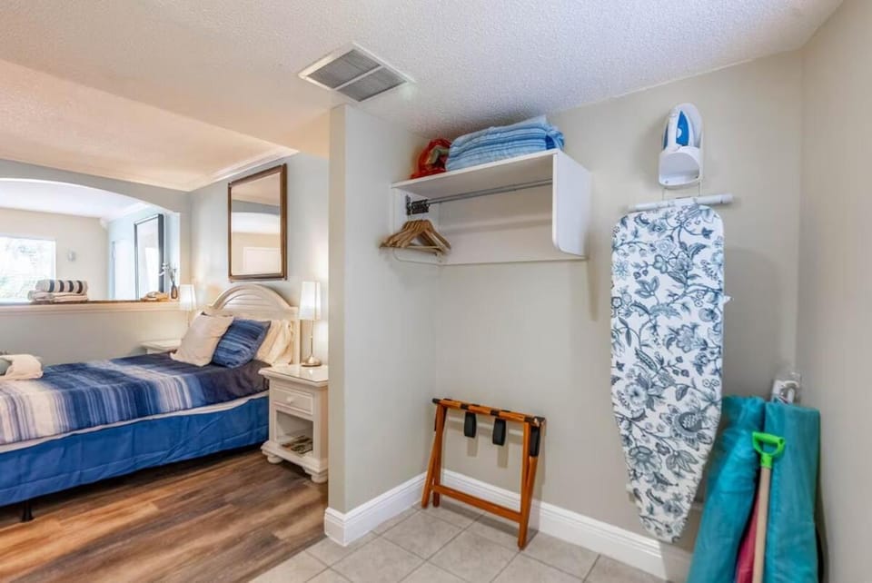 Bed, Bedroom, towels, wardrobe