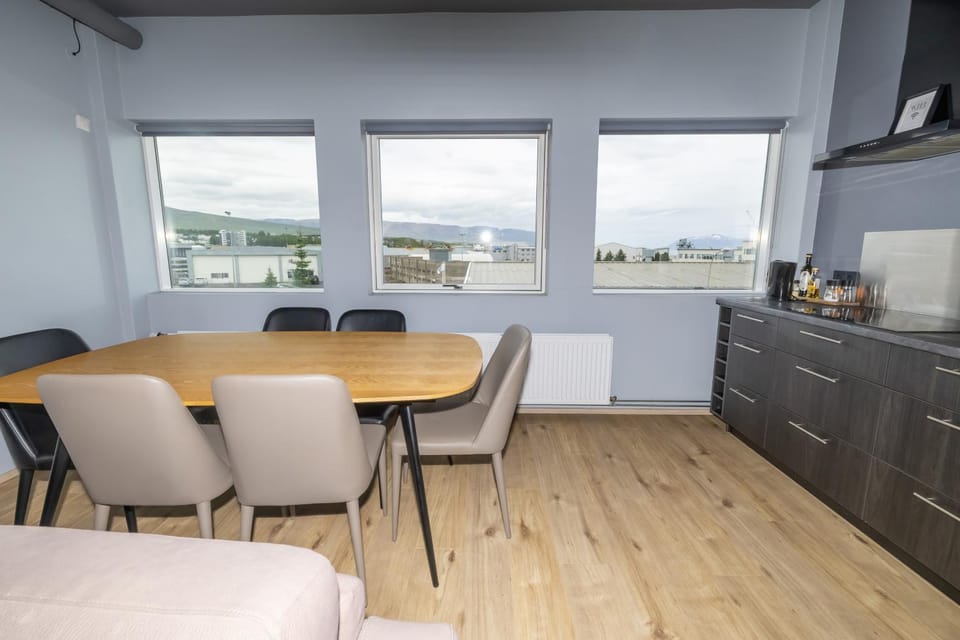 Seating area, Dining area, kitchen