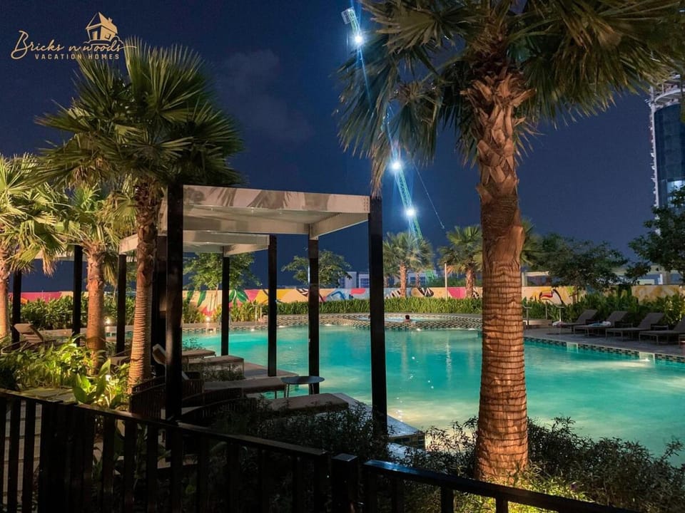 Magnificent Canal View 2 Bhk 6 pax House in Dubai