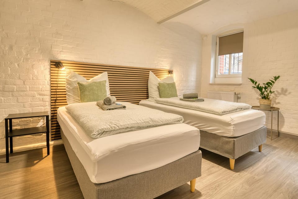 Bed, TV and multimedia, Bedroom