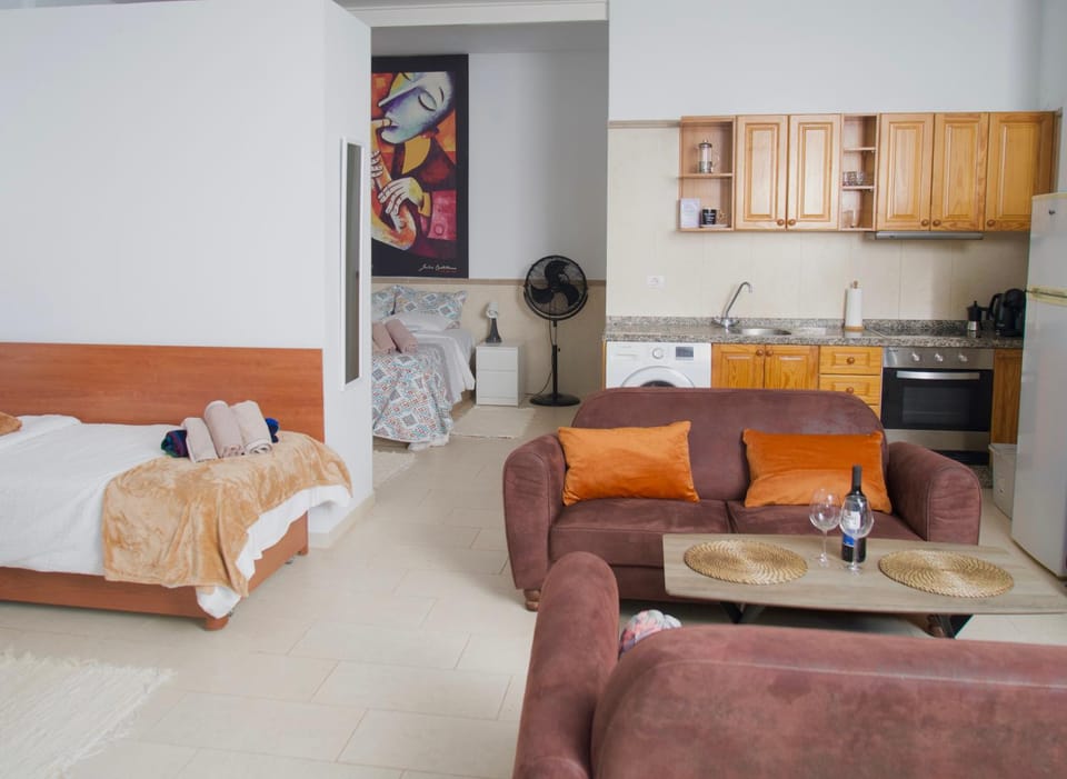 Bed, Photo of the whole room, oven, stove