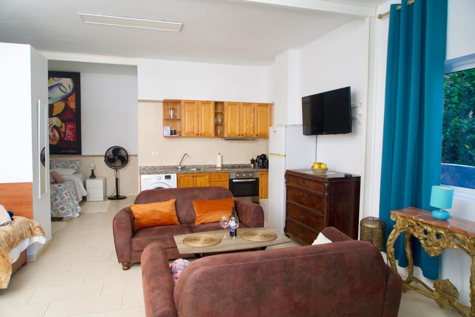 Communal lounge/ TV room, TV and multimedia, Living room