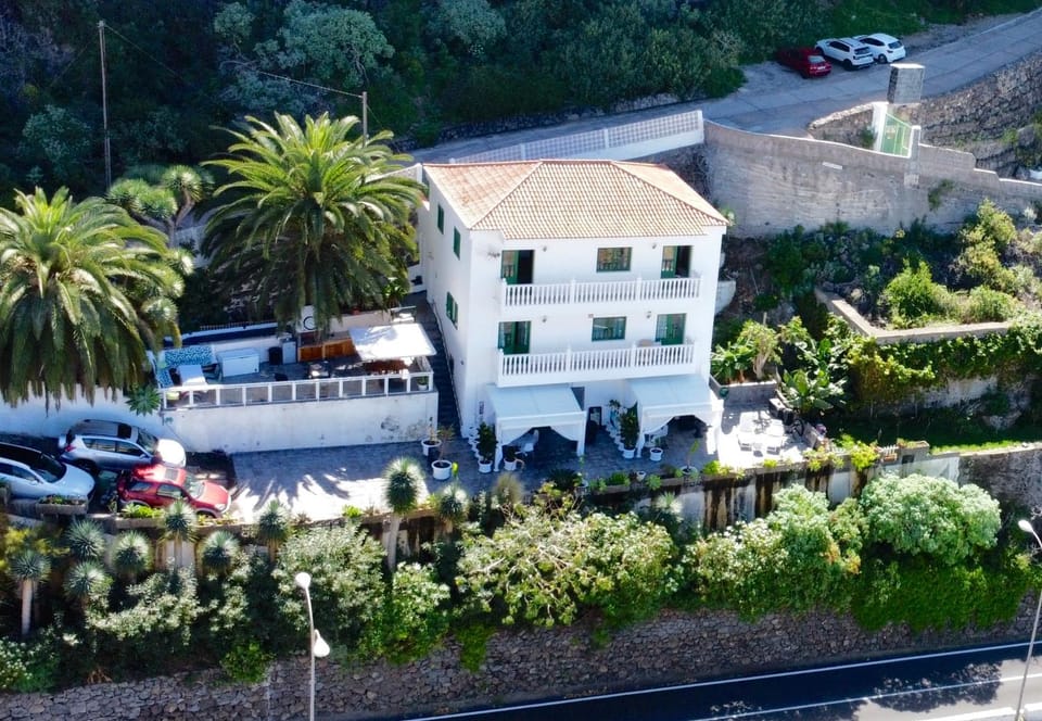 Property building, Neighbourhood, Parking