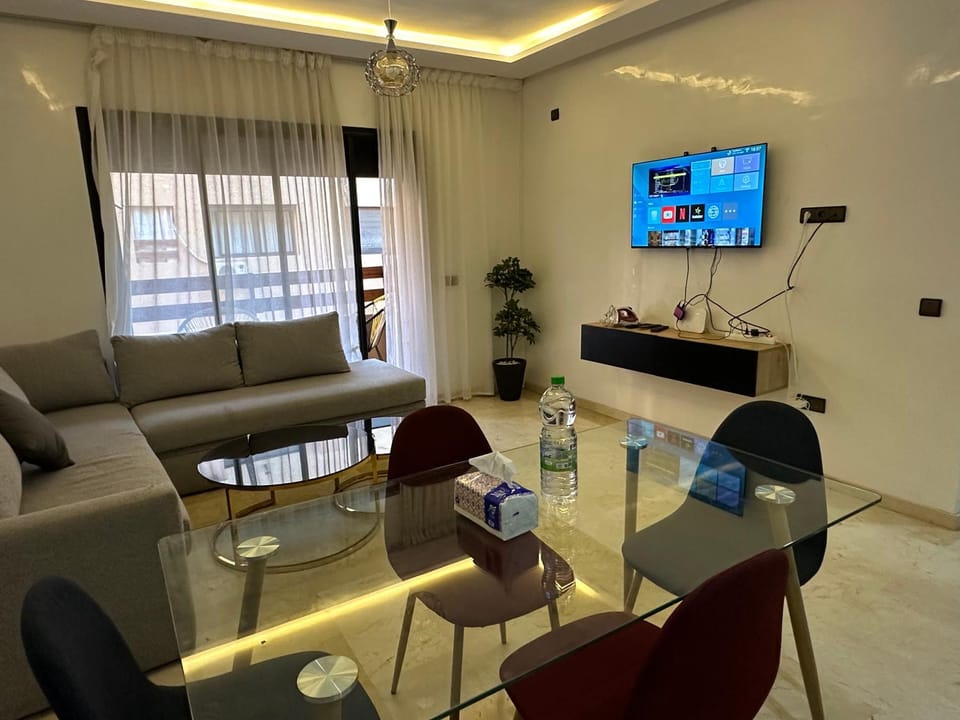 TV and multimedia, Living room, Seating area, Dining area
