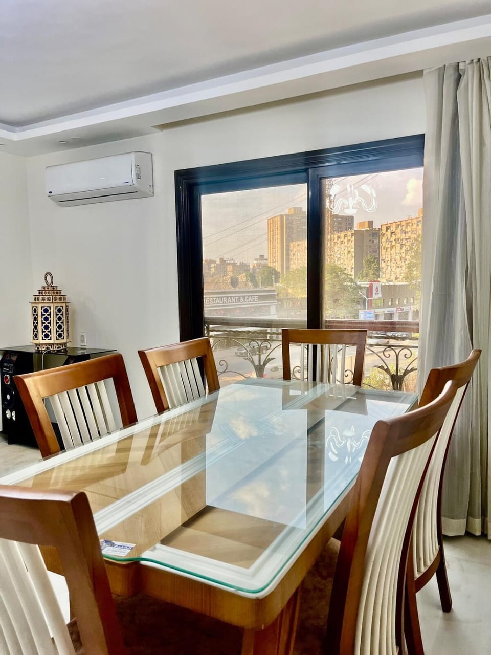 Seating area, Dining area, air conditioner