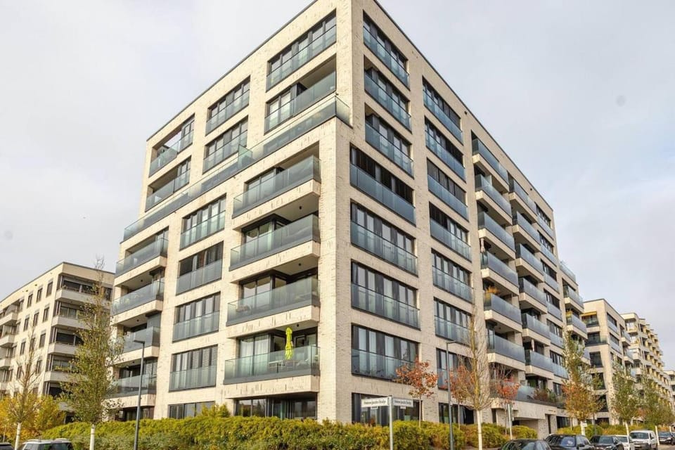 HJ 18 by ROCKCHAIR Apartments l SUPERHOST Status l Super Flat, 2 Bedrooms 2 Bathrooms Balcony Elevator welcomes you! Apartment in Berlin