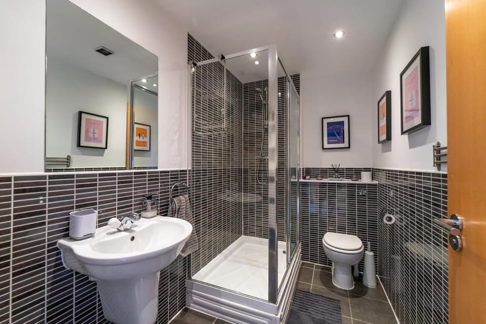 Stylish Studio Finnieston City Centre Free Parking Apartment in Glasgow