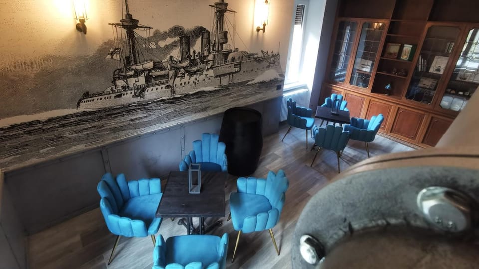 Lounge or bar, Decorative detail, Breakfast