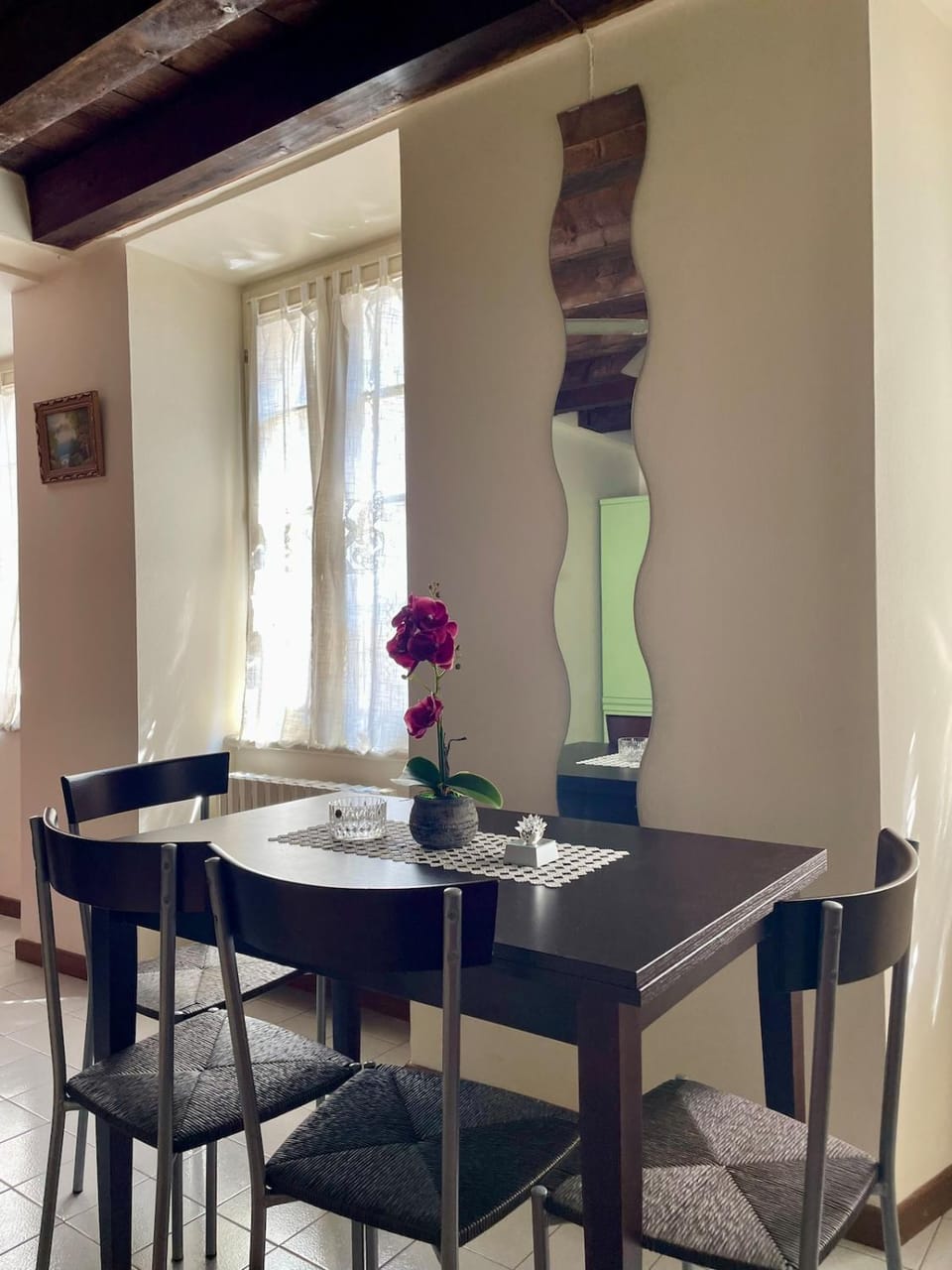 Seating area, Dining area