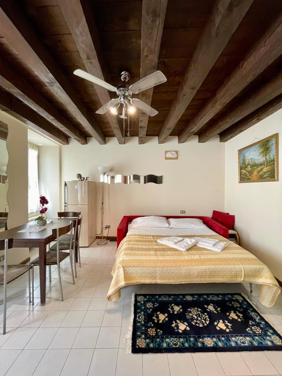 Bed, Photo of the whole room, Dining area