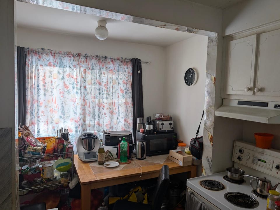 Chez Walid Apartment in Laval