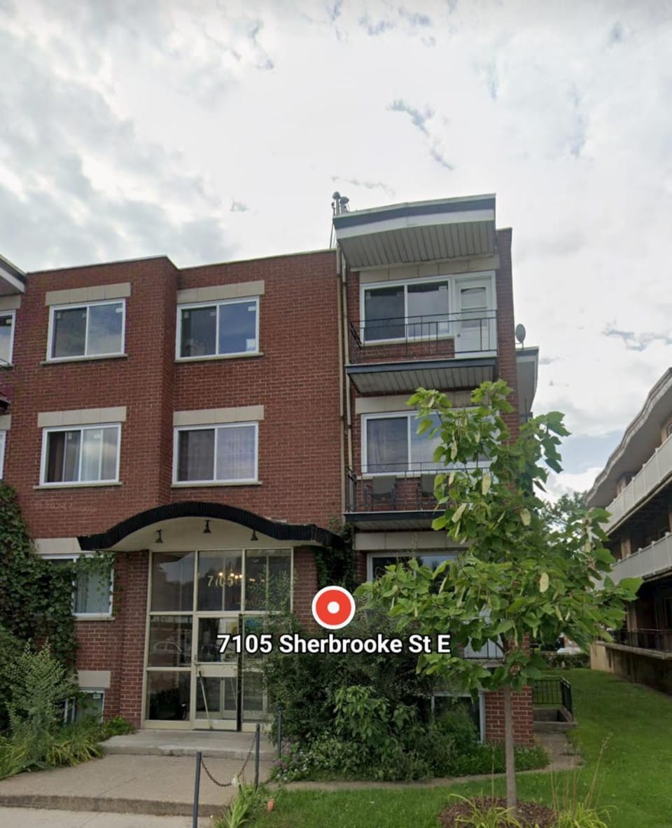 Chez Walid Apartment in Laval