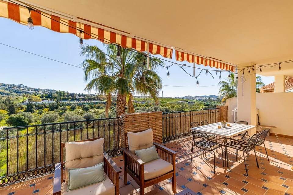 View (from property/room), Balcony/Terrace, Dining area, Mountain view