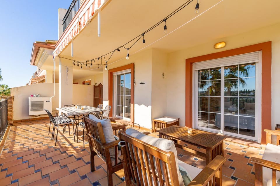View (from property/room), Balcony/Terrace, Dining area