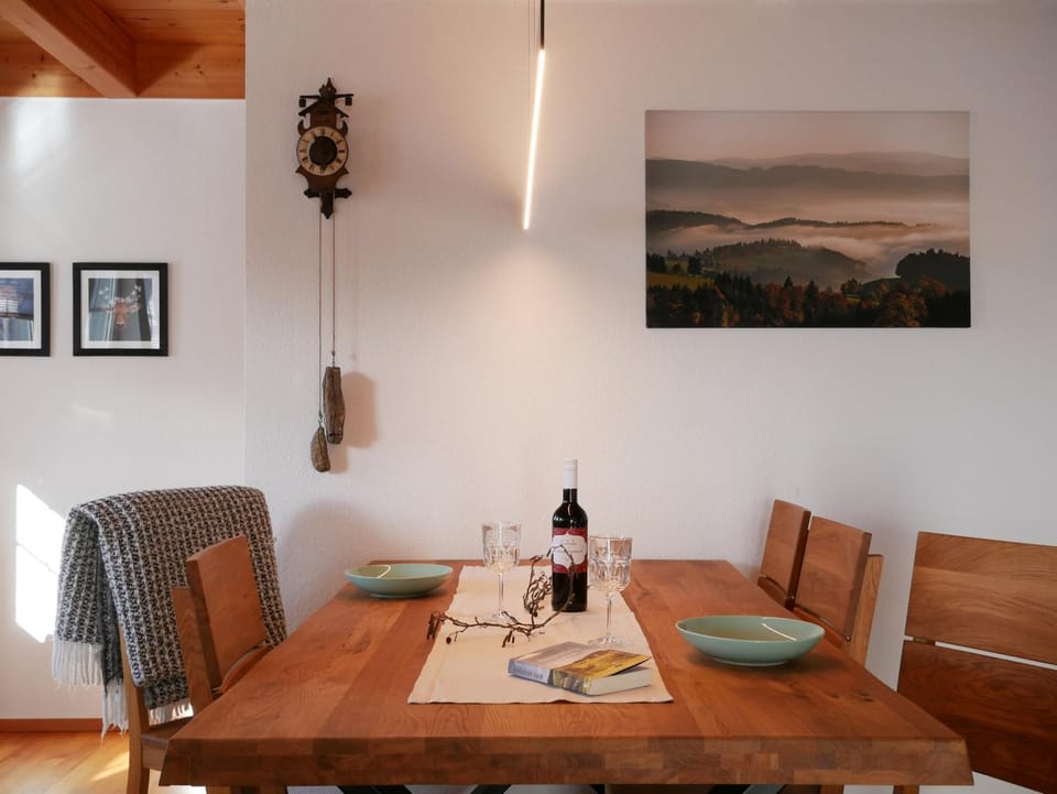 Living room, Decorative detail, Seating area, Dining area
