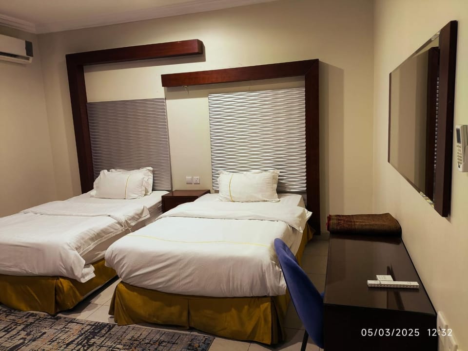 Photo of the whole room, Bedroom, air conditioner