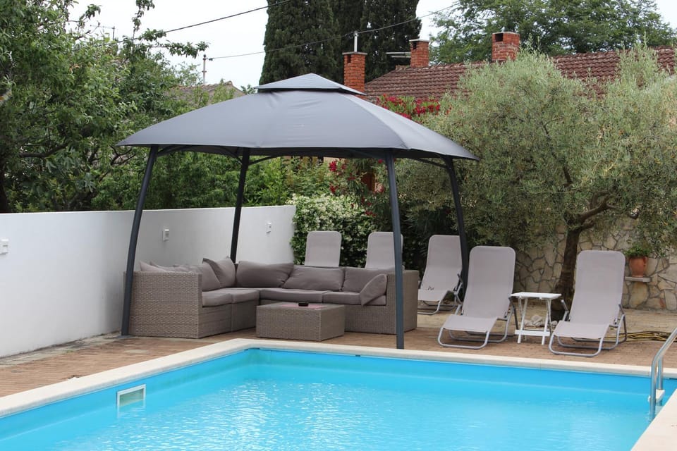 Seating area, Garden view, Pool view, Swimming pool, sunbed
