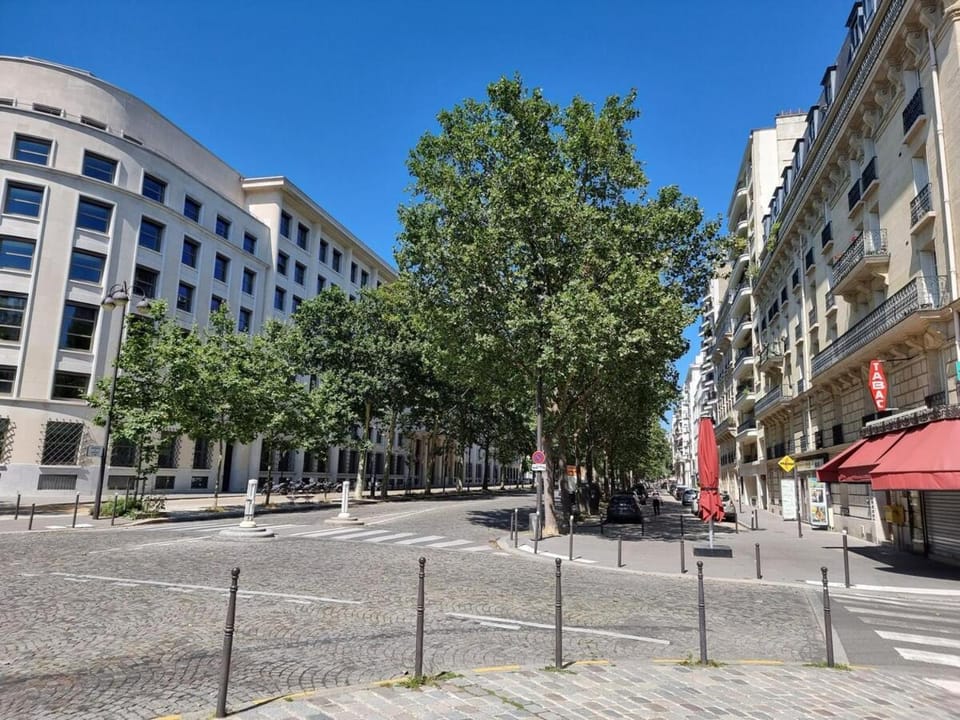 Eiffel Tower - Quiet, charming apartment - 2 prs Apartment in Paris