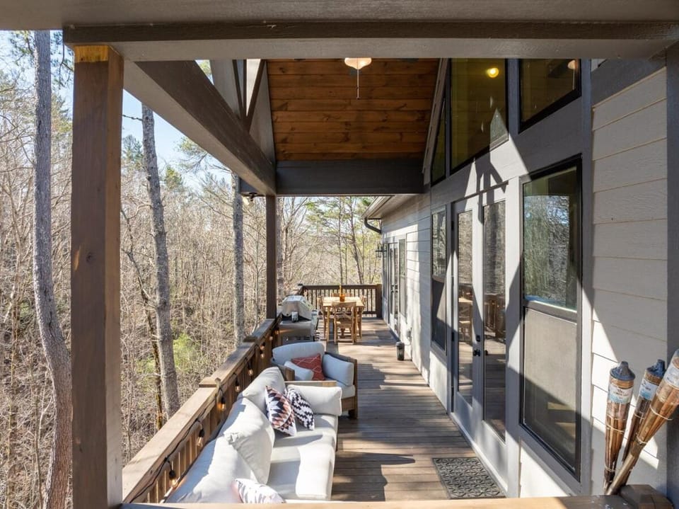 Luxury Creekside wonderland House in Georgia