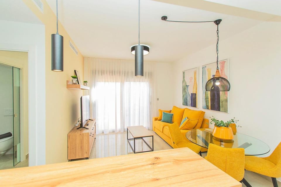TV and multimedia, Living room, Seating area, Dining area