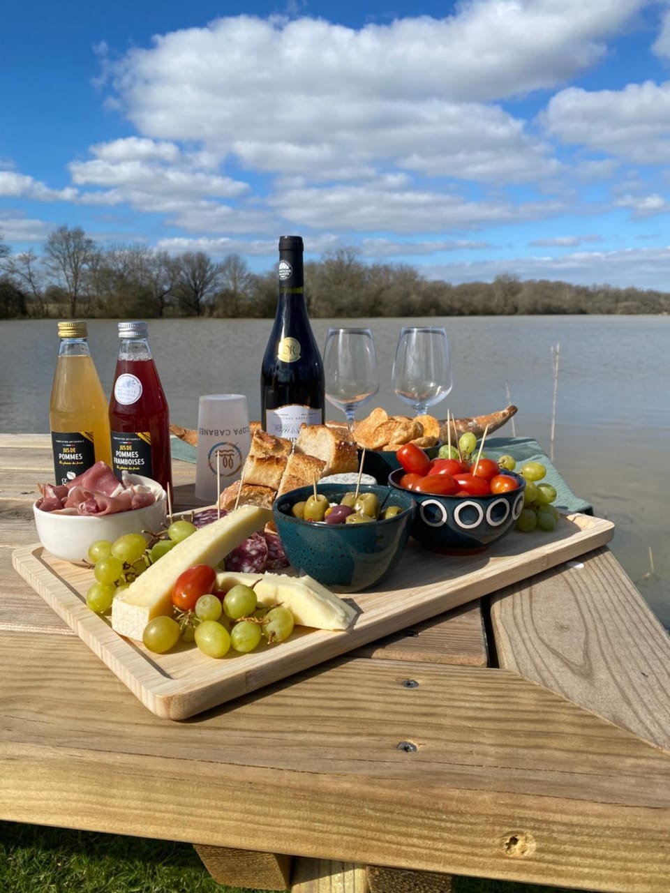 Tente luxe avec jacuzzi vue lac 3 Luxury tent in Nouvelle-Aquitaine