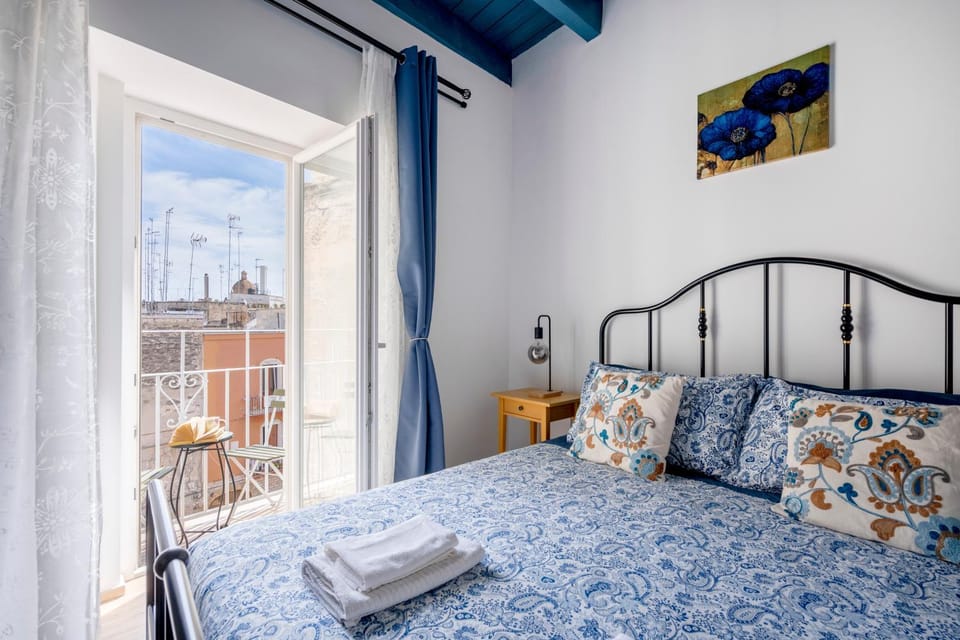 View (from property/room), Balcony/Terrace, Bedroom