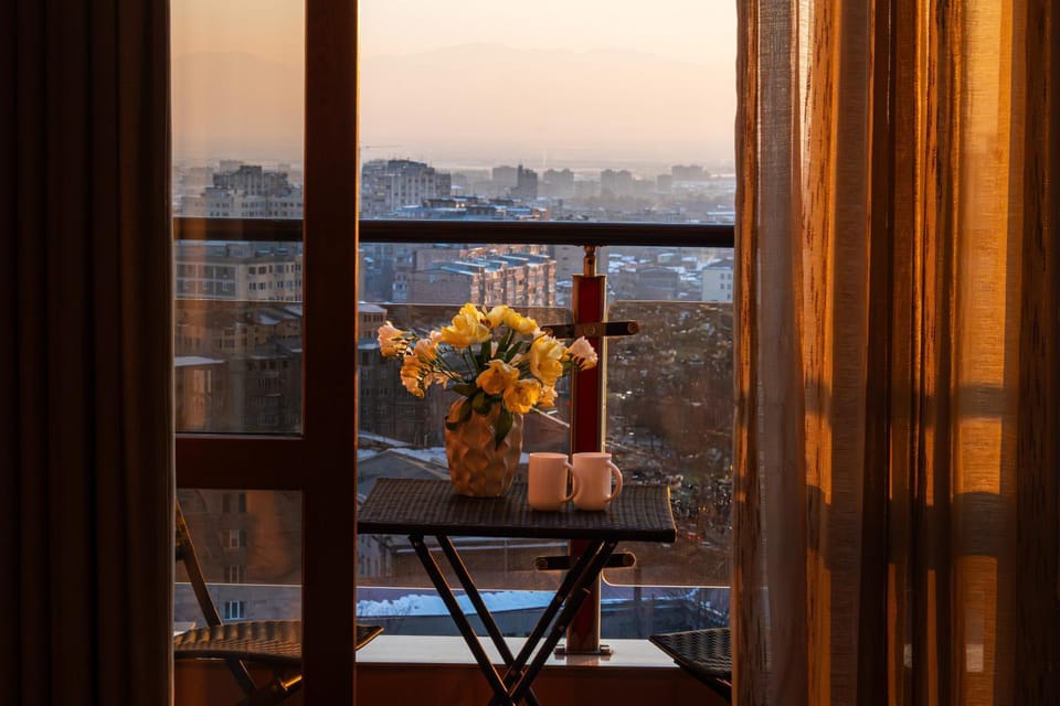 View (from property/room), Balcony/Terrace, Mountain view