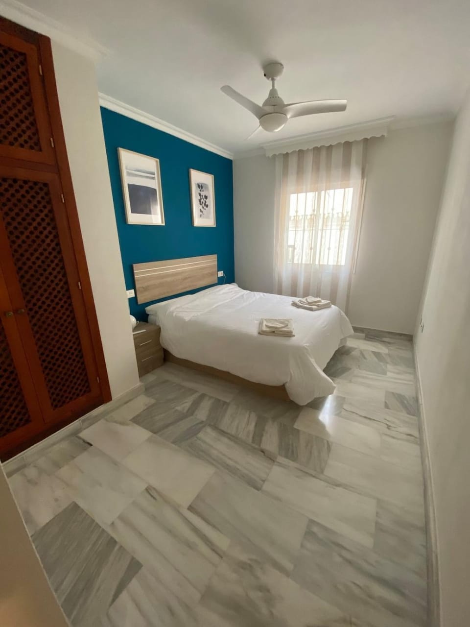 Photo of the whole room, Bedroom