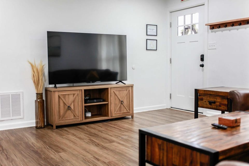 Sojourn Bayview Sanctuary Home Sleeps 6 House in Norfolk
