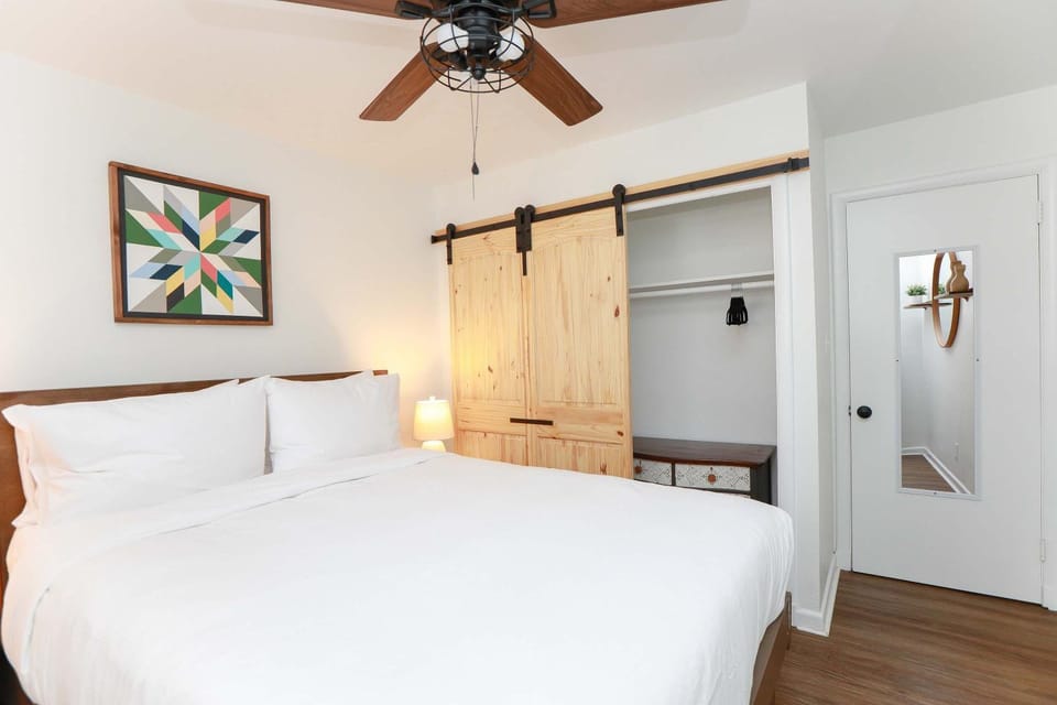 Sojourn Bayview Sanctuary Home Sleeps 6 House in Norfolk