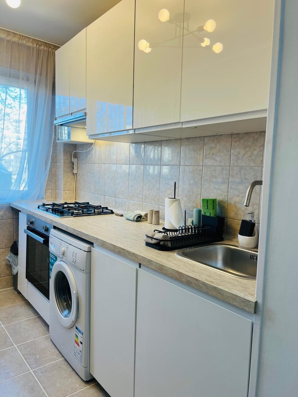 Kitchen or kitchenette, stove, washing machine