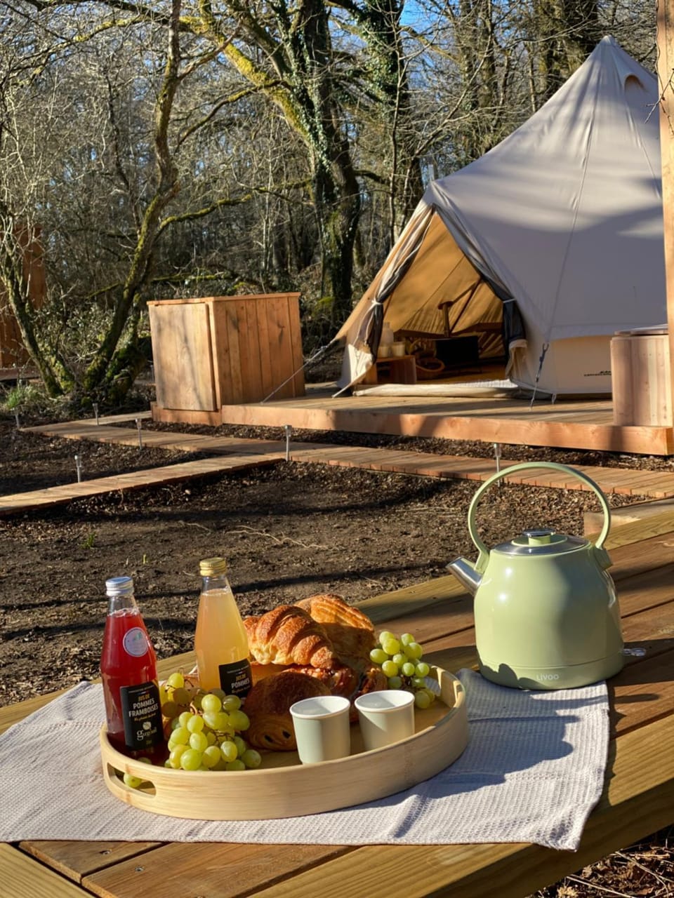 Tente vue lac avec spa 2 Luxury tent in Nouvelle-Aquitaine