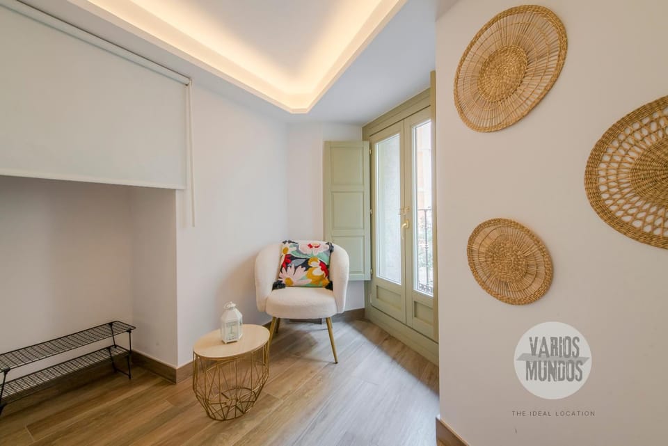 Seating area, Bedroom