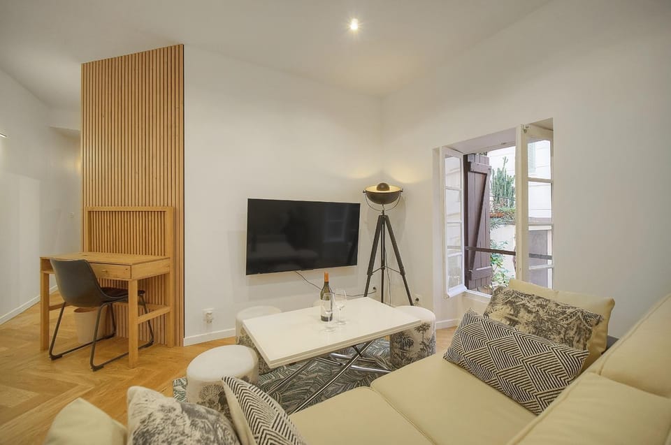 Communal lounge/ TV room, Living room