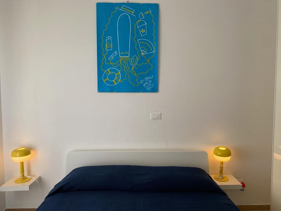 Bed, Photo of the whole room, Decorative detail, Bedroom