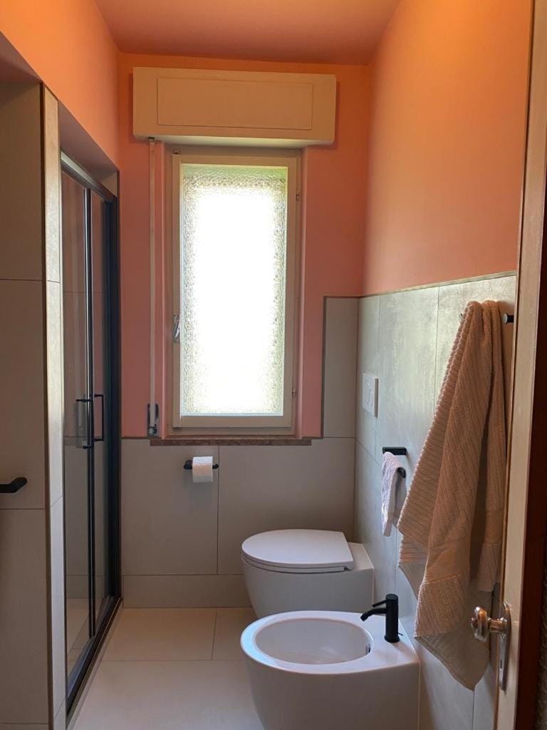 Toilet, Bathroom, bidet, towels