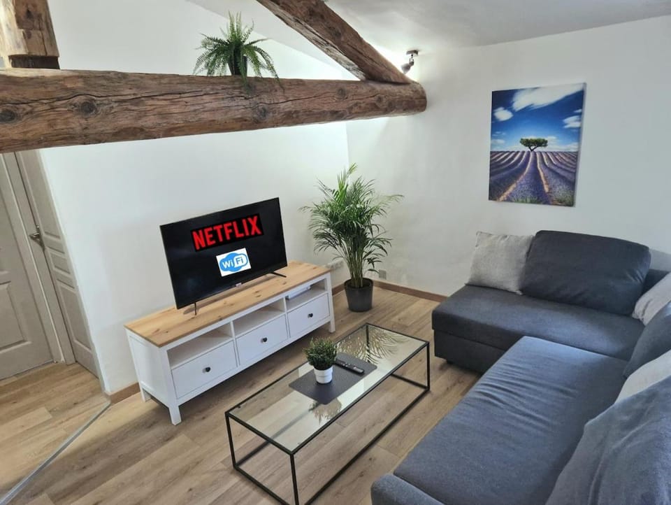 Communal lounge/ TV room, TV and multimedia, Living room, Seating area