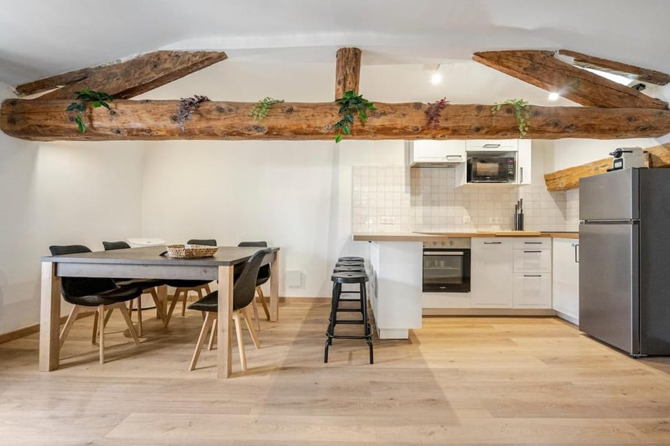 Kitchen or kitchenette, Dining area, dishwasher, oven