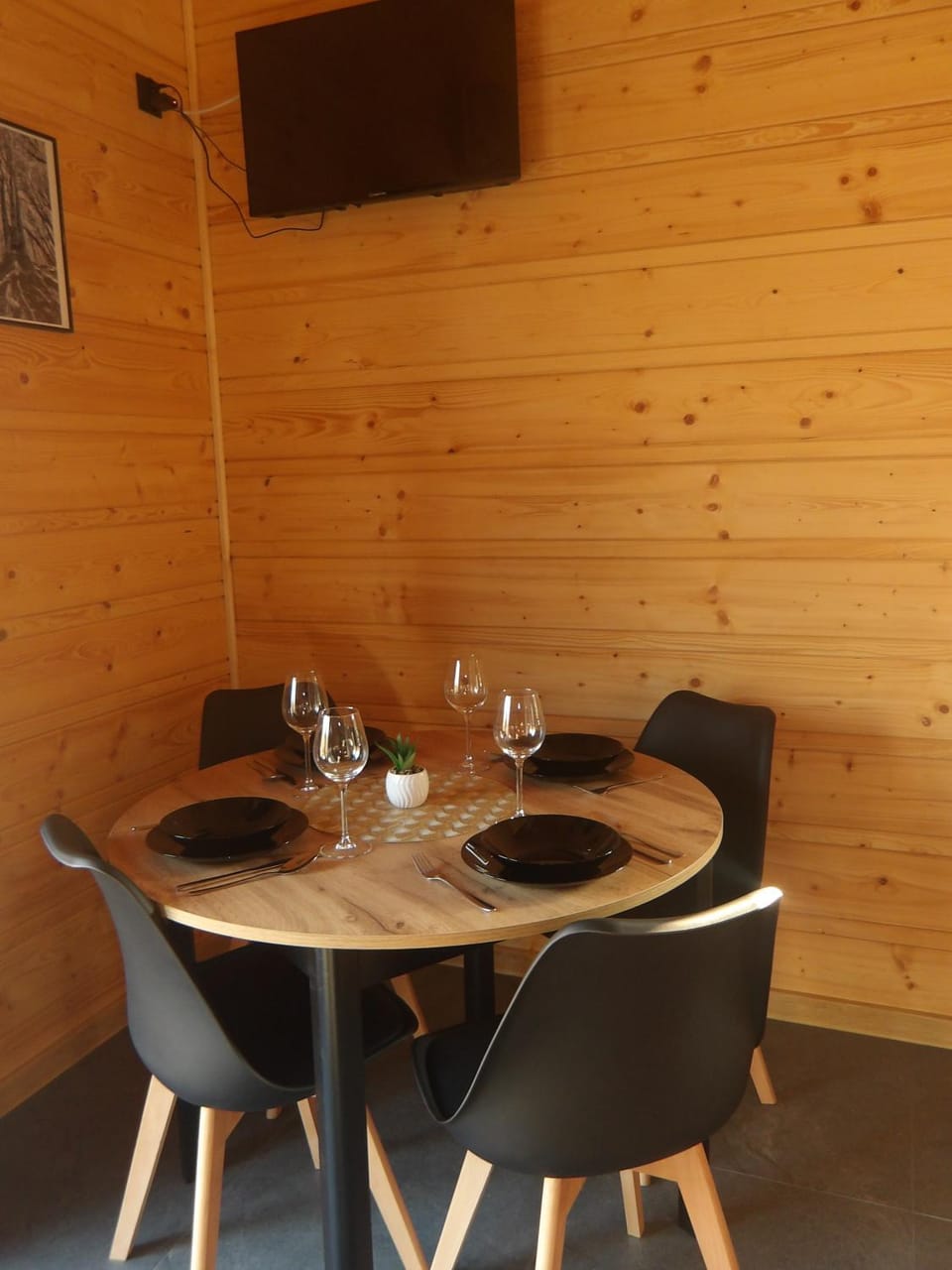 TV and multimedia, Dining area