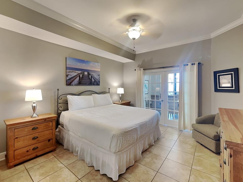 Bed, Balcony/Terrace, Seating area, Bedroom, furniture
