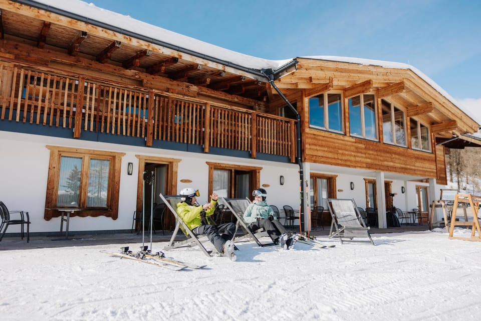 Property building, Day, Skiing, View (from property/room), Balcony/Terrace, sunbed