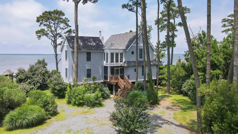 Grandview - Pet friendly, Waterfront home with dock! House in Chincoteague Island