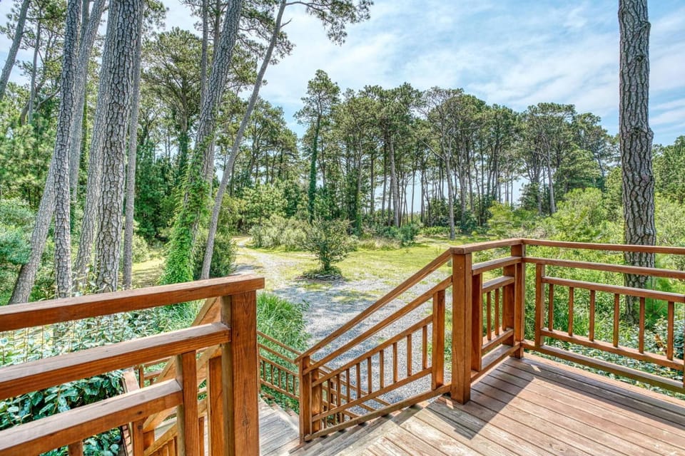 Grandview - Pet friendly, Waterfront home with dock! House in Chincoteague Island