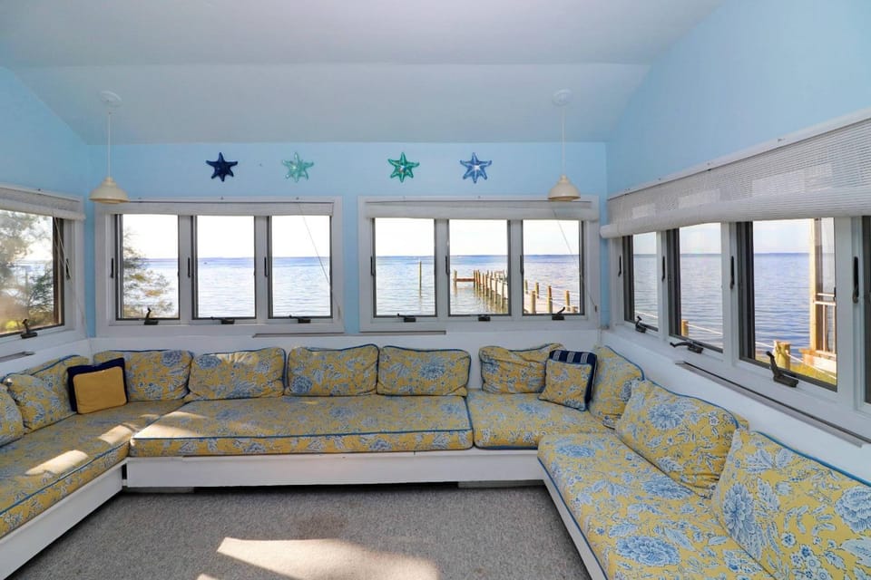 Grey Heron - Pet friendly, waterfront home with boat dock! House in Chincoteague Island