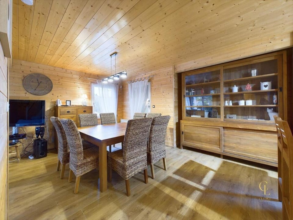 TV and multimedia, Dining area