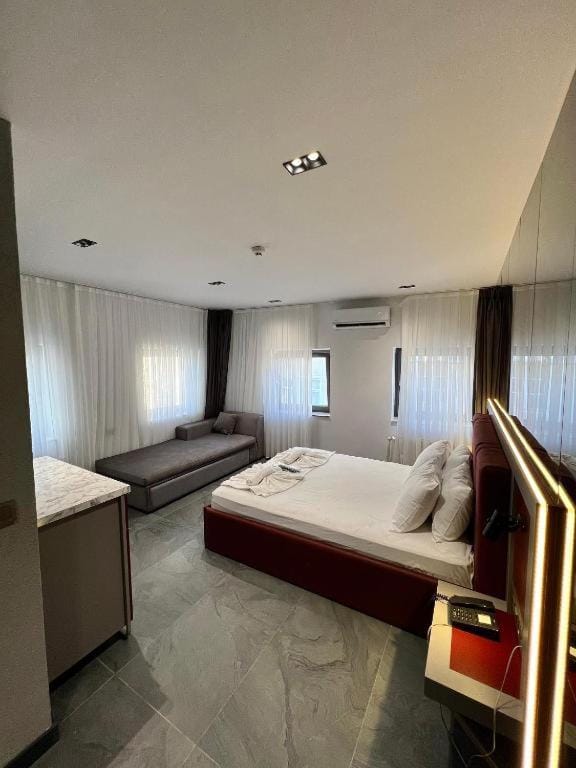 Bed, Seating area, Bedroom