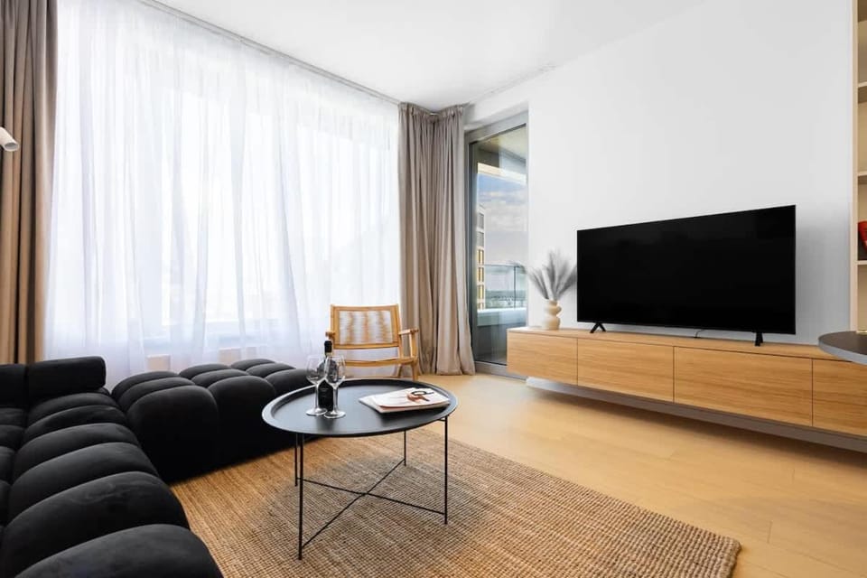 Communal lounge/ TV room, TV and multimedia, Living room, Seating area, Evening entertainment
