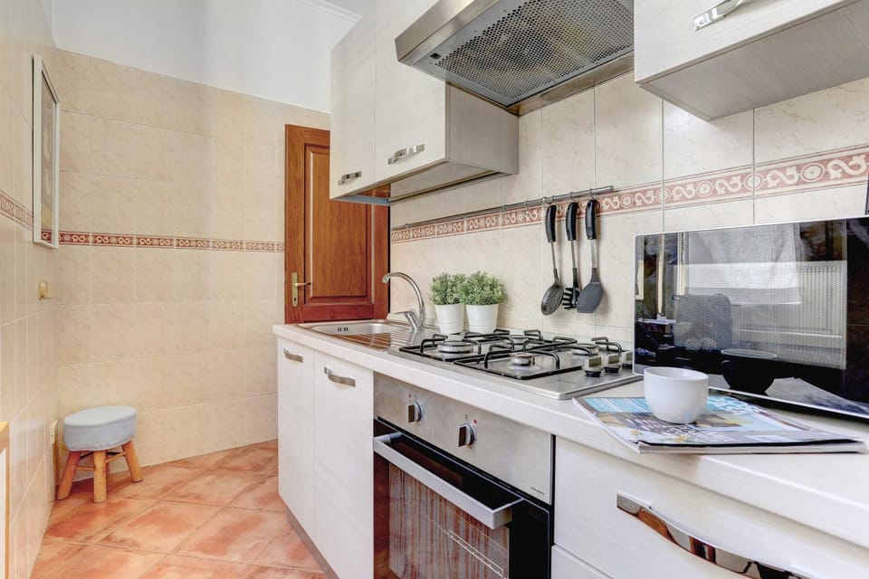 Kitchen or kitchenette, oven, stove